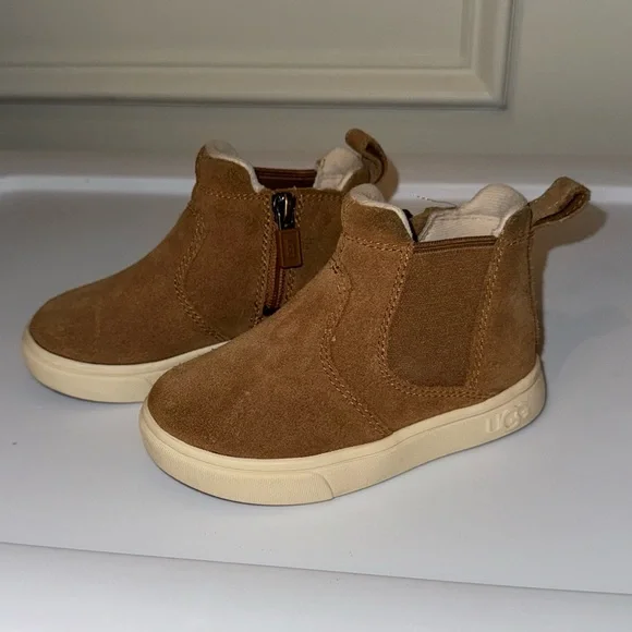 UGG Hamden II Toddler Suede Boot - Picture 2 of 8